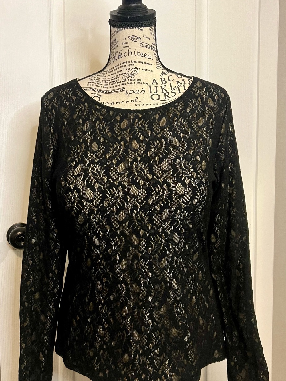 Vintage Elegant Black Lace Long-Sleeve Top